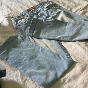 Size 28 Lucky brand Sienna Tomboy denim. Light wash. Great condition
